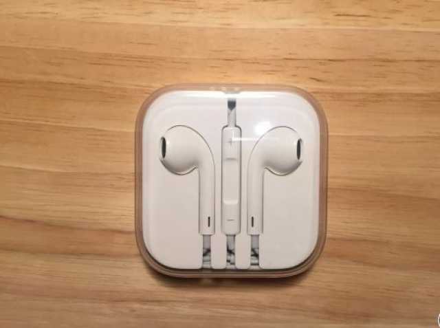 Продам: Наушники Apple EarPods (3.5 мм)