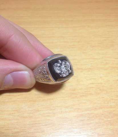 Продам: Серебряное кольцо