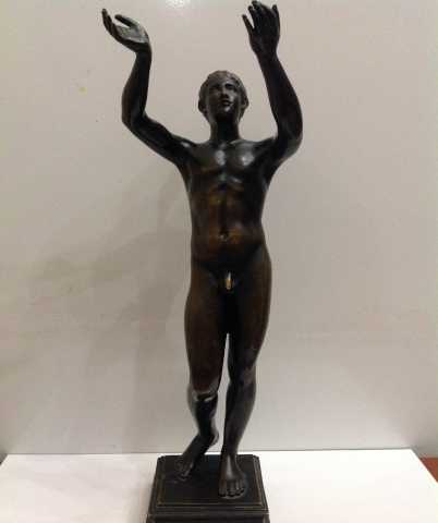 Продам: Бронзовая статуэтка "Обнаженный мальчик"