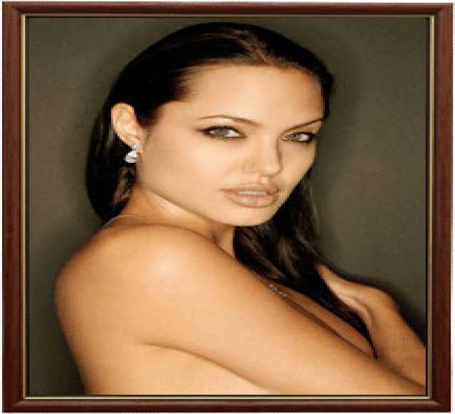 Продам: Портрет актрисы Анджелины Джоли в рамке 