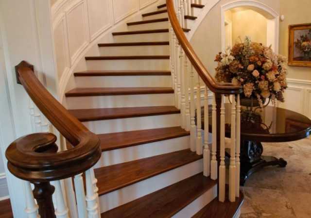 Продам: Лестницы из дерева для дома и дачи