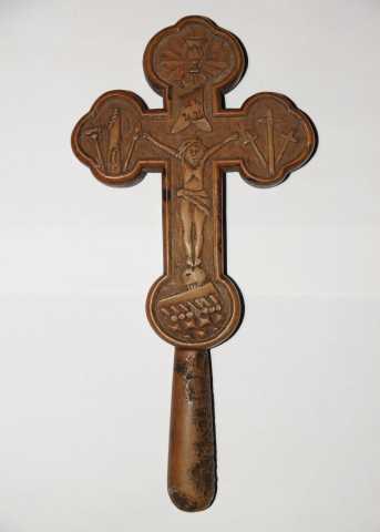 Продам: Старинный напрестольный резной крест.18
