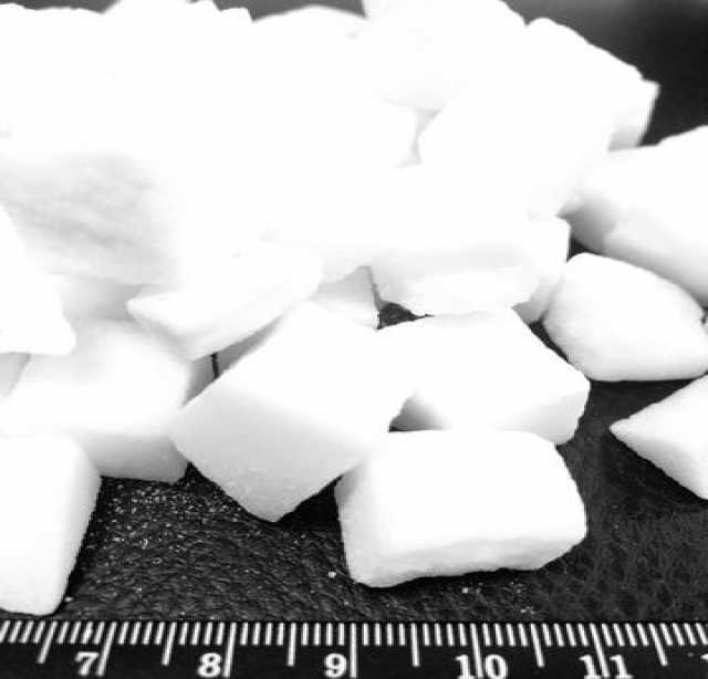 Колотый сахар купить. Сахар прессованный твердый колотый. Сахар кусковой крупный колотый. Сахар кусковой. Твердый сахар.