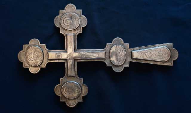 Продам: Старинный напрестольный крест. Серебро