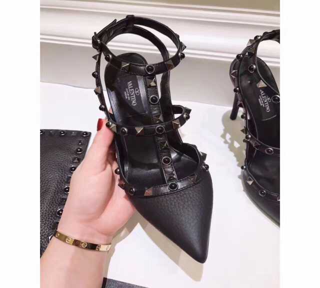 Продам: Чёрные туфли Valentino с шипами