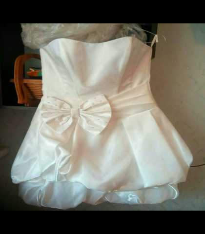 Продам: Платье белое с бантом