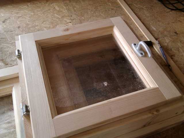 Предложение: Окно 400х400 мм деревянное для бани 