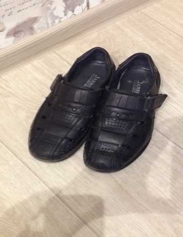 Продам: Туфли летние черные на мальчика