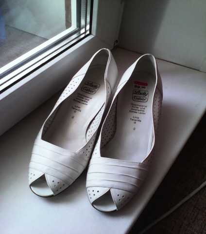 Продам: Туфли белые