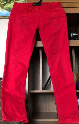 Продам: Красные джинсы р-р 42-44