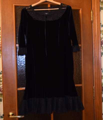 Продам: Платье бархатное с кружевами