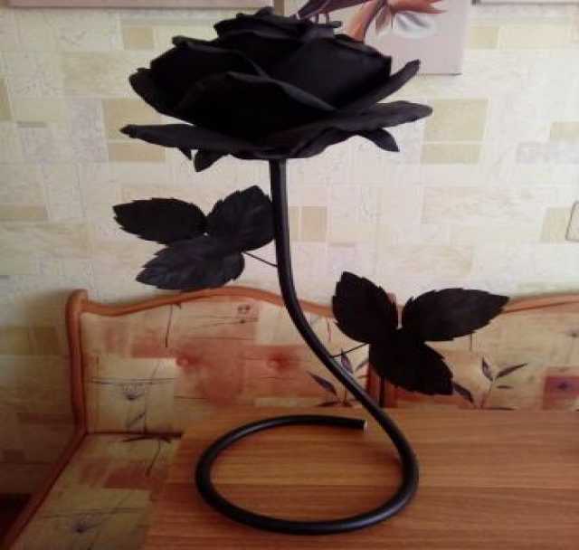 Продам: Черная роза из фоамирана