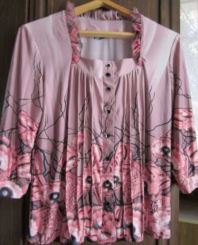Продам: Летняя блузка (размер 54-56)