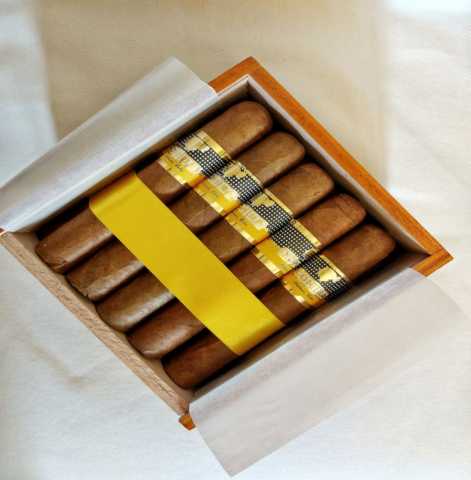 Продам: Сигары Cohiba Robustos 25 шт. в коробке