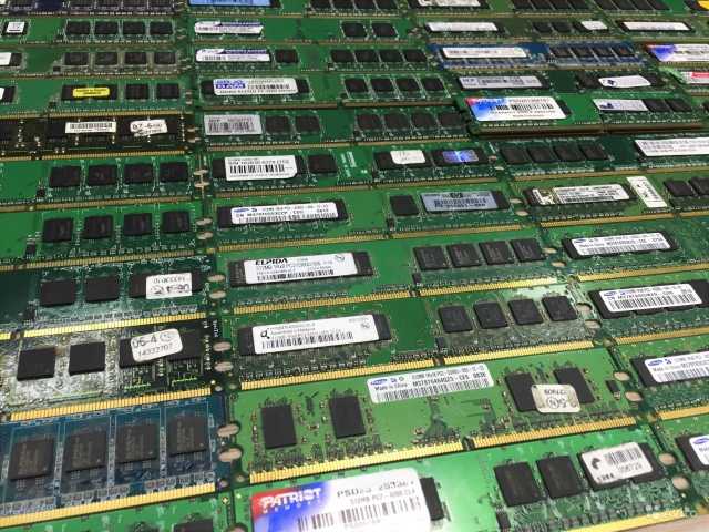 Продам: модули DDR2 512Mb