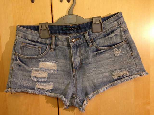 Продам: Новые джинсовые шорты на размер 46