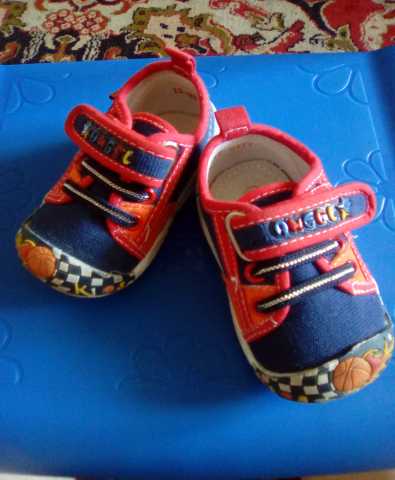 Продам: детские кросовки