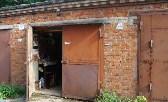 Продам: кирпичный гараж