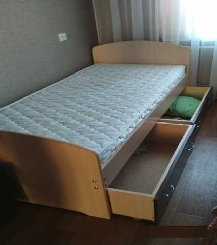 Продам: Кровать 2м x 80см