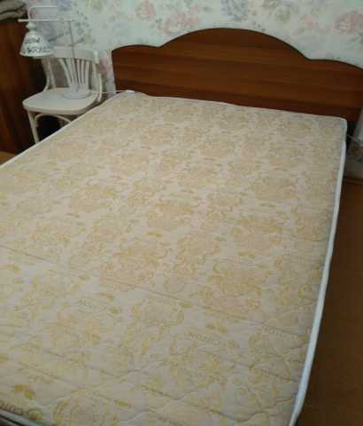Продам: Кровать с матрасом и комод