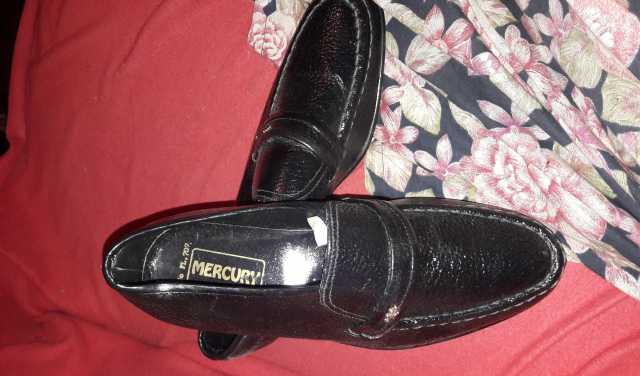 Продам: Мужские черные демисезонные туфли