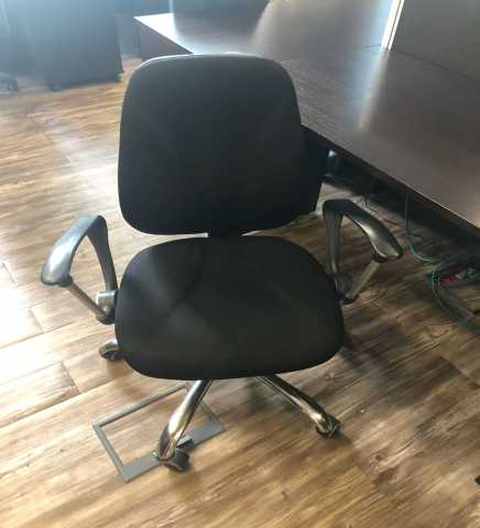 Продам: Офисные стулья на колесах
