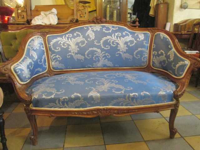 Продам: Антикварный диван XIX века из ореха в ст