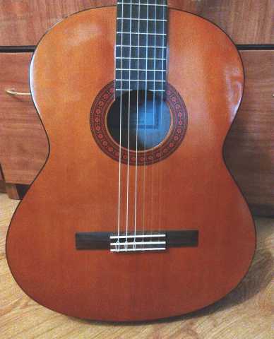 Продам: классическую гитару YAMAHA C40
