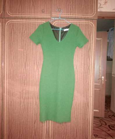 Продам: Классическое платье цвета зелени