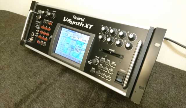 Продам: Roland V-Synth XT (рэковый синтезатор)