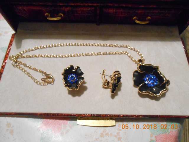 Продам: ожерелье и серьги