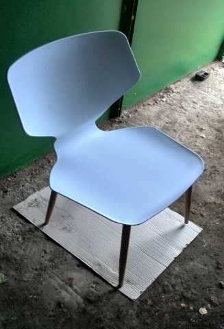 Продам: Белый пластиковый стул