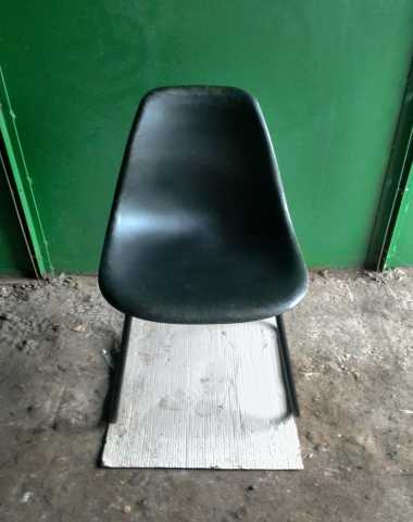 Продам: Пластиковый стул под "ретро"
