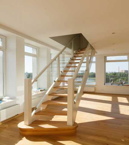 Продам: Деревянные лестницы на второй этаж