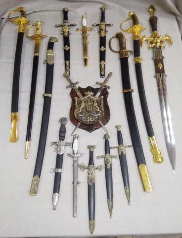 Продам: Коллекция сувенирного клинкового оружия