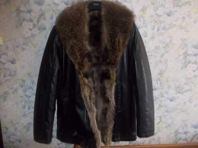 Продам: Кожаная куртка с мехом волка Италия нова