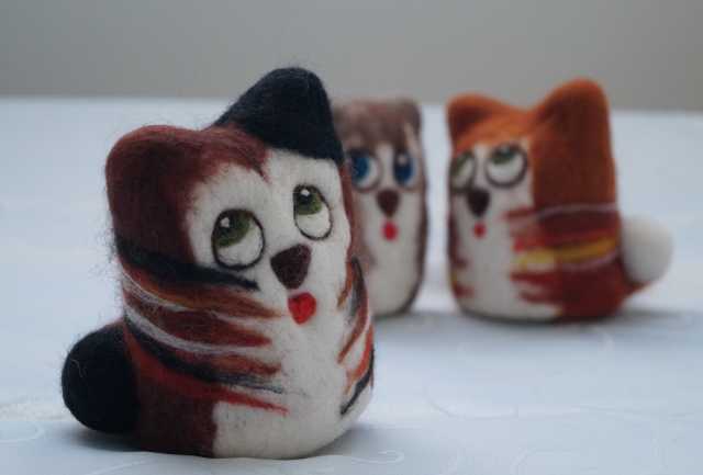 Продам: Котики-полосатики из шерсти ручной работ