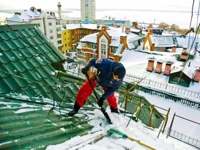 Предложение: Уборка снега с крыш зданий 7(4242)250383