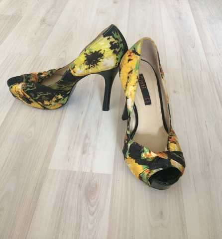 Продам: Продам красивые туфли Vera Pelle
