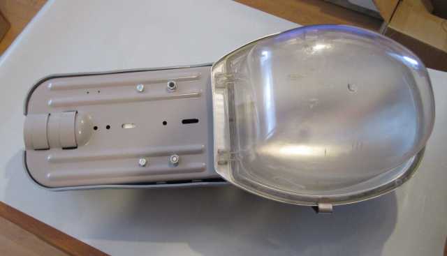 Продам: Светильник консольный ЖКУ 13-150-001