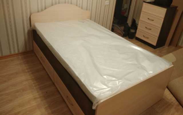 Продам: Кровать двуспальная с ящиками 2000*1400