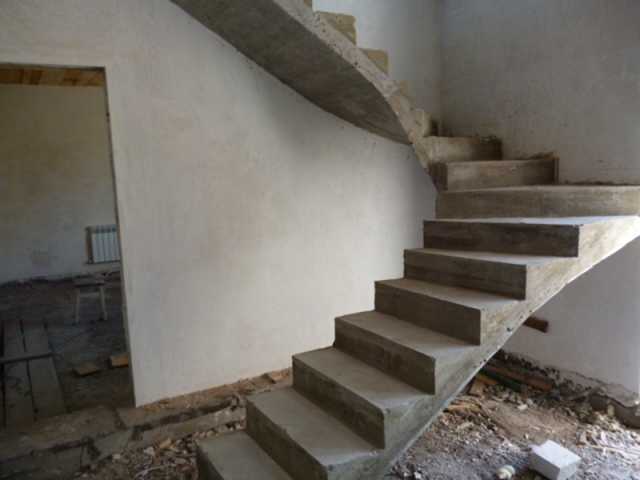 Предложение: Монолитные (бетонные) лестницы
