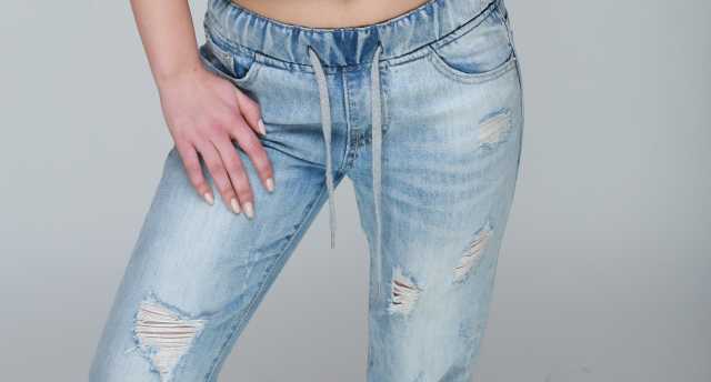 Продам: Светлые рваные джинсы