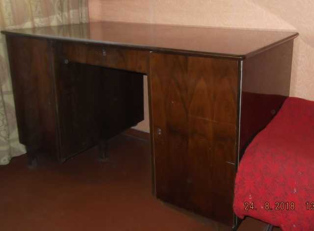 Продам: Продам стол 2-х тумб немецкий в Феодосии