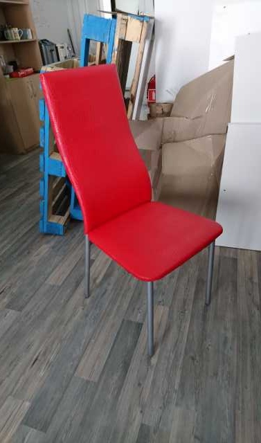 Продам: 2 красных стула