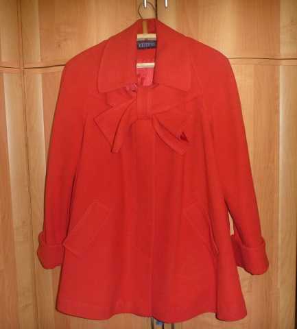 Продам: Короткое женское демисезонное пальто