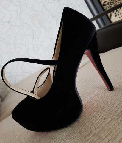 Продам: Обувь Черные туфли на высоком каблуке