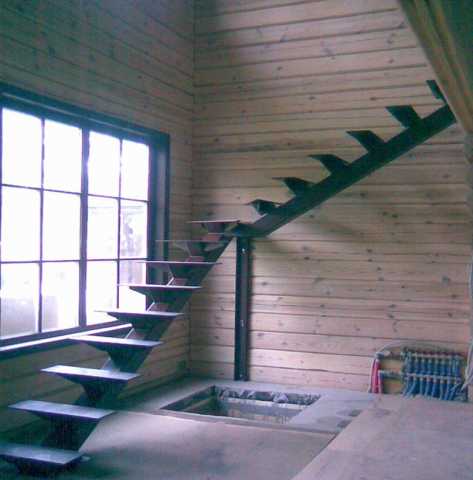Продам: Лестницы на металлокаркасе