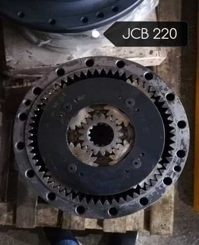 Продам: Редуктор поворота JCB 220 (старый тип)