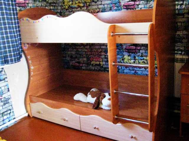 Продам: Детская двухэтажная кровать